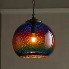 Kolorowa lampa wisząca - ożyw swoje wnętrze wyjątkowym stylem i kolorami