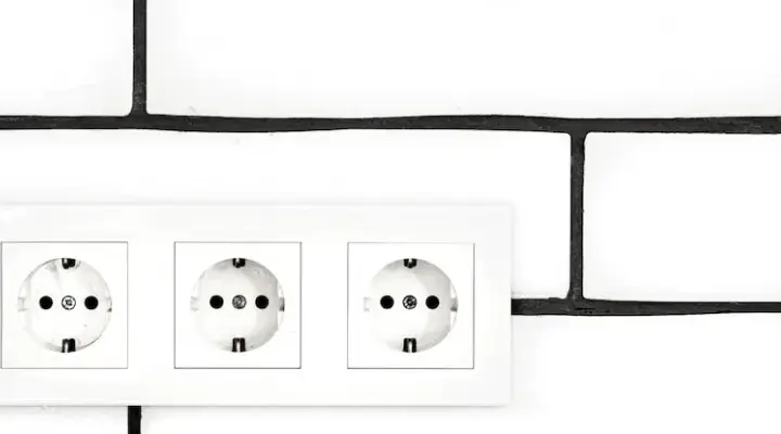 Jak rozmieścić kontakty w sypialni: 8 porad dla optymalnej instalacji