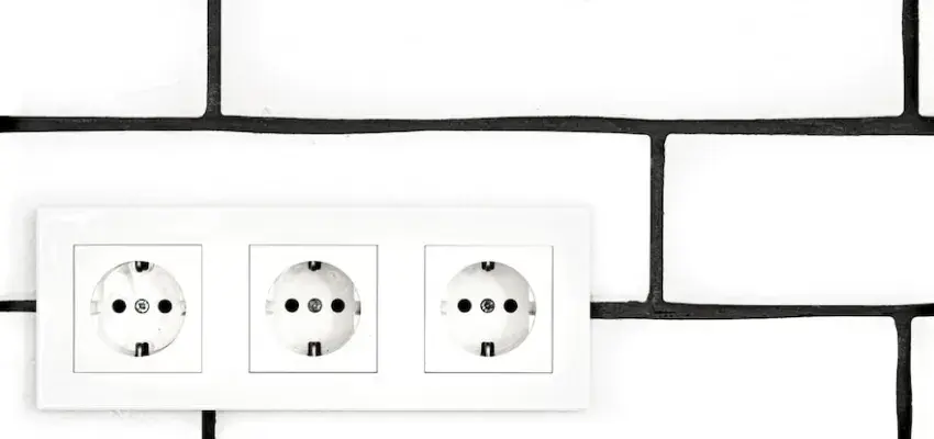 Jak rozmieścić kontakty w sypialni: 8 porad dla optymalnej instalacji